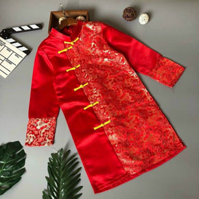 Áo dài rồng gấm thượng hải cao cấp cho bé trai 25-43kg. size 9-14 tuong ứng 25-42kg  </Br>
Áo dài bé trai nút khuy tầu phối gấm </Br>
Áo dài mang thiết kế hiện đại với vạt ngắn, đặc biệt nổi bật với họa tiết rồng uốn lượn mạnh mẽ, đẹp mắt </Br>
 vải gấm thượng hải cao cấp, sang trọng, mềm mại kg sợ ngứa </Br>
bảng size tham khảo </Br>
9: 24-27kg </Br>
10: 27-30kg </Br>
11: 30-33kg </Br>
12: 32-36kg </Br>
13: 36-40kg</Br>
14: 40-45kg