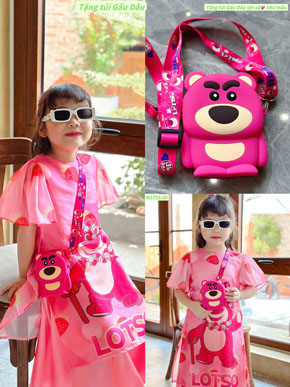 Bộ áo dài tơ mềm mại họa tiết gấu dâu kèm túi cho bé gái đi chơi di noel tết. size 1-10t,bé gái 10-36kg, chất liệu voan tơ mềm mịn, bay bay, hình in gấu dâu losto 2 mặt cưng xỉu, cổ cách điệu, kiểu đầm giả áo dài phá cách, xinh xắn và đáng yêu cho bé gái  dự tiệc sinh nhật lệ hội, giáng sinh tết</BR>
Bảng size tham khảo </Br>
1-2: 10-12kg </Br>
18-14: 12-14kg </Br>
2-3: 14-15kg </BR>
3-4: 15-17kg </Br>
4-5: 17-19kg </Br>
6: 19-22kg </Br>
7: 22-25kg </Br>
8: 25-28kg </Br>
9: 29-32kg </Br>
10: 33-36kg </Br>
gia 250-260k
