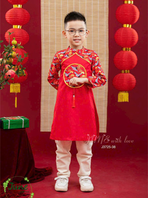 Áo dài cao cấp  gấm và nhung mềm họa tiết rồng phượng cho bé trai diện tết. size 1 đến 10 cho bé trai 10-35kg </br>
Chất liệu nhung mềm mại, phối tay và cổ họa tiết rồng phượng sang trọng cho bé trai </br>
hàng công ty cao cấp, June đẹp từ chất vải đến dường may,</Br>
Màu đỏ cho con trai năm mới nhiều may mắn và niềm vui </br>
Chỉ có áo dài, không có quần và phụ kiện </Br>
bảng size tham khảo </br>
1: 10-12kg </Br>
2: 12-14kg </br>
3: 14-16kg </br>
4: 15-17kg </br>
5: 17-19kg </br>
6: 19-21kg </br>
7: 21-24kg  </br>
8: 24-27kg </br>
9: 27-30kg </br>
10: 30-35kg </br>
gia 210-240k