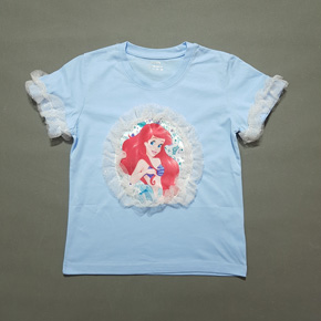 Áo thun cotton công chúa lọ lem, elsa, tiên cá chớp đèn cho bé gái. size 110-140, bé 14-32g, thun cotton mềm mại, co dãn tốt, hình  in công chúa lo lem, elsa, tiên cá ariel mà bé yêu thích, có chớp sáng đèn khi chạm tay cho bé , hình phối ren dịu dàng </Br>
bảng size tham khảo </Br>
120: 17-22kg </Br>
130: 22-26kg </Br>
140: 27-32kg </Br>
110: 14-17kg


