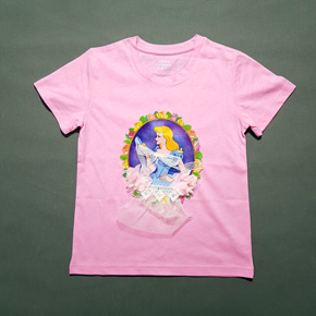 Áo thun cotton công chúa lọ lem, elsa, tiên cá chớp đèn cho bé gái. size 110-140, bé 14-32g, thun cotton mềm mại, co dãn tốt, hình  in công chúa lo lem, elsa, tiên cá ariel mà bé yêu thích, có chớp sáng đèn khi chạm tay cho bé , hình phối ren dịu dàng </Br>
bảng size tham khảo </Br>
120: 17-22kg </Br>
130: 22-26kg </Br>
140: 27-32kg </Br>
110: 14-17kg

