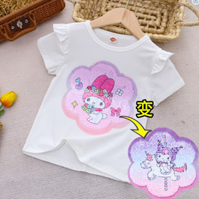 Áo thun cotton tay bèo vuốt kim sa lật biến hình kuromi và thỏ melody cho bé gái. size 110-140,  tuong ứng be 2-7t tuổi. cân nặng  14-27kg, </br>
*** chất thun cotton 4 chiều mịn mát, form vừa thoải mái, hình kim sa vuốt đổi màu họa tiết kuromi thỏ tím đồi màu sang thỏ melody  mà các bé yêu thích, hàng hiệu Rich Lai Quảng châu loại 1 cao cấp, 100% như hình </Br>
Áo phối tay bèo dễ thương, dễ kết hợp cùng quần, chân váy cho bé đi chơi, </br>
Món quà dễ thương, tiện lợi mà bé nào cũng yêu thích </br>
*** bảng size tham khảo </Br>
110: 13-16kg </Br>
120: 16-19kg </Br>
130: 20-23kg </Br>
140: 24-28kg </Br>
