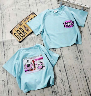 Áo thun cotton croptop sọc xanh hồng phong cách Hàn Quốc cho bé gái. size 140-190 tuong ứng bé gái 21-46kg,</Br>
Vải thun cotton sọc dệt 4  chiều  mềm mại, thoáng mát, co dãn tốt, form croptop sành điệu dễ mặc </Br>
* Hình in  2 mặt trước sau  sành điệu cho bé gái , </Br>
* áo dễ mac kết hợp quần jean, chân váy... cho bé đi chơi
* hàng Quảng Châu loại 1, 100% như hình </Br>
bảng size tham khảo </Br>
140-: 21-25kg </Br>
150: 25-28kg </Br>
160: 28-33kg </Br>
170: 32-37kg </Br>
180: 38-45kg </Br>
190: 45-55kg
