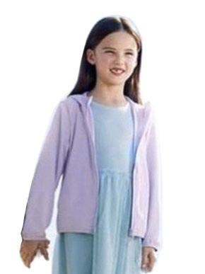 ÁO khoác CHỐNG NẮNG U*NI*Q*LO tím ngọt ngào. **Hàng được lên từ chất liệu vải xuất dư xịn của hãng u*ni*q*l*o với các đặc tính tối ưu của công nghệ Airism </Br>
*** Ngăn cản tia UV đến 95%: giúp ngăn ngừa ung thư da, tránh hư tổn làn da khổ sạm nắng.</Br>
***Chất liệu vải cao cấp với công nghệ Airism thoáng khí có tác dụng khử mùi , kháng khuẩn hiệu quả  </Br>
*** Làm mát :giúp cơ thể thoải mái dễ chịu dưới cái nắng gay gắt 40c </Br>
***Áo được thiết kế phom dáng dễ mặc cho cả nam và nữ. Khoá kéo phía trước giúp che chắn vùng cổ , phần bo tay có xỏ ngón để bảo vệ hoàn toàn phần mu bàn tay.</Br>
Bảng size tham khảo </Br>
size 2-3: bé 11-14kg. 1-2 tuổi </BR>
size 4-5: bé 14-17kg> 2-4 tuổi </Br>
size 6-7: bé 18-22kg. 4-6 tuổi </Br>
size 8-9: bé 23-27kg,. 6-8 tuổi </Br>
size 10-11: bé 28-33kg, 8-10 tuoi </Br>
size 12-13 : bé 34-39kg. 8-10 tuổi <Br>
size XS;  40-45kg, 11 tuổi trỏ lên, mẹ size S mặc chung với bé </Br>
size  S: 45-49kg, bé 12 tuổi trở lên, mẹ size S 45-50kg </Br>
size M: 49-54kg, bé 12 tuổi trở lên, mẹ size M, 50-55kg, cao 1,5m-1,6m </Br>
Size L. 54-58kg, mẹ size L, cao 1,55-1,65m  </Br>
size XL 57-61kg mẹ size XL, cao 1,55-1,65m  </Br>
size 2XL, 60-65kg, cao 1,6m trở lên </Br>
