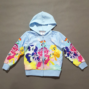 Áo khoác cotton mềm mát hình ngựa pony bảy sắc cầu vồng . * size 5-8 tương ứng bé 15-26kg </Br>
* vải thun cotton da cá vừa phải, mềm nhẹ, không nóng, co dãn tốt </Br>
* hình in ngựa pony bảy sắc cầu vồng dễ thương mà bé yêu thích </BR>
Sản xuất tại Việt nam </Br>
Size tham khảo : </Br>
5: 14-17kg </Br>
6: 16-19kg </Br>
7: 19-22kg </BR>
8: 22-26kg