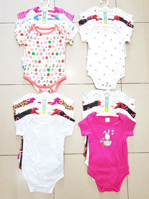 Combo 5 body liền quần thun cotton dễ thương cho bé gái ( màu ngẫu nhiên). size 3,6,9,12 bé 5-12kg vải thun cotton mềm mại, co dãn, hình in sọc và thú cưng dễ thương, hoa văn nhẹ nhàng cho bé gái nhỏ mặc xuân hè, set gồm 5 body nguyên móc, màu ngẫu nhiên theo size, hiệu Cocacon Mother Việt Nam 