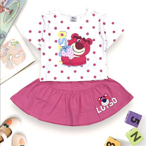 Bộ áo váy thun cotton 4 chiều mềm mát gấu dâu chấm bi dễ thương cho bé gái. size 8-12 tương ứng bé 25-36kg </Br>
Chất liệu vải thun cotton 4 chiều, hàng mịn đẹo, hình in dễ thương họa tiết chấm bi gấu dâu siêu cute cho bé gái </Br>
bảng size tham khảo </Br>
8: 24-27kg </Br>
9: 27-30kg </Br>
10: 30-33kg </Br>
11: 32-34kg </Br>
12: 33-36kg
