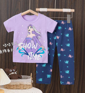 Bộ thun cotton quần dài chống muỗi họa tiết công chúa elsa tím dể thương. size 70-95, bé 16-35kg </Br>
* thun cotton 4 chiều, loại 1, mềm mát, thấm hút mồ hôi,  co dãn tốt </Br>
* áo tay ngắn, quần dài chống muỗi, cho bé ở nhà, đi học, mặc ngủ, đi chơi, đi đâu cũng tiện lợi </Br>
* họa tiết ngựa tím và sofia tím sắc màu ngọt ngào dễ thương </Br>
* Cam đoan hàng y hình, chất lượng tương xứng giá
size 70-80: Giá 135k size 85-95: giá 145k </BR>
Bảng size tham khảo </Br>
size 70: bé 15-18kg, 3-4 tuổi </Br>
size 75: bé 18-22kg, 4- 5 tuổi</Br>
size 80: bé 22-25kg, 5-6 tuổi</Br>
size 85: bé 25-28kg. 5-7 tuổi</Br>
size 90: bé 28-32kg, 7-9 tuổi</Br>
size 95: bé 33-37kg, 8-12 tuổi</Br>