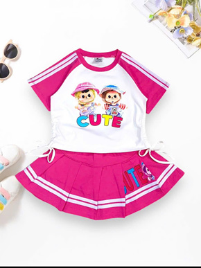 Bộ áo thun dây rút váy xếp ly sọc thể thao in labubu cho bé gái. size 3-12 tương ứng bé 12-36kg </Br>
Chất liệu vải thun cotton 4 chiều, hàng mịn đẹp, áo thun dây rút  hình in dễ thương họa tiết Labubu siêu cute cho bé gái , váy quần xếp lu phối sọc thể thao cho bé gái nhỏ </Br>
bảng size tham khảo </Br>
3: 13-15kg </Br>
4: 15-17kg </Br>
5: 17-19kg </Br>
6: 19-22kg </Br>
7: 22-24kg </Br>
8: 23-26kg </Br>
9: 26-29kg </Br>
10: 29-32kg </Br>
11: 32-34kg </Br>
12: 34-37kg
Gia 140-155k
