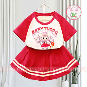 Bộ áo thun cotton váy quần xếp ly sọc thể thao in Baby tree cho bé gái. size 3-16 cho bé gái 10-45kg. </br>
chất liệu thun cotton 4 chiều, hàng loại 1 chính phẩm bao dẹp, co dãn tốt, thấm hút mồ hôi </br>
set gồm áo thun tay phối sọc hình in búp bê baby tree thỏ hồng siêu cute, chân váy có quần trong, xếp ly phối sọc thể thao cho bé gái </br>
set dễ thương năng động cho con gái di học di chơi </br>
bảng size tham khảo </br>
3: 10-12kg </br>
4: 12-14kg </br>
5: 14-16kg </br>
6: 16-18kg </br>
7: 18-20kg </br>
8: 20-22kg </br>
9: 22-25kg </br>
10: 25-28kg </br>
11: 28-31kg</br>
12: 31-33kg </br>
13: 33-36kg </br>
14: 36-39kg </br>
15: 38-42kg </br>
16: 42-45kg</br>
gia 140-170k 1 set tùy size
