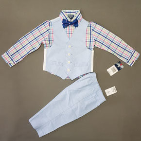 Bộ vest gile 4 món phong cách tây âu hàng xuất xịn. Set bộ Vest bé trai 4 món (áo sơ mi + ghi lê + cava hoac nơ tùy mẫu + quần tây) IZOD  , size 3/6m - 14t. Việt Nam xuất xịn.</Br>
* Hàng date mới 2019 </Br>
* Gía Web: $27.84 = 640.000VND, giá tag 42-65$, Giá shop 320.000 vnd 1 bộ </Br>
* Áo ghi - lê: chất vải mềm mại, mịn tay. Màu sắc rất sang.</Br>
* Áo sơ mi: chất vải kate mềm, mịn, cấu tạo sợi vải thoáng mát, cho bé thoải mái khi mặc.</Br>
       Đường may tinh xảo. Tông màu tươi sáng , phối họa tiết kẻ sọc caro nổi bật, rất Tây.</BR>
* Quần: chất vải sờ vào rất mướt tay. Lưng thun êm mềm, co giãn không gây cấn bụng bé.</Br>
* Bé diện nguyên set cực sang chảnh và manly ạ </BR>  bộ thích hợp cho bé thân hình chuẩn, thon, có chiều cao.
Lưu ý; với size đại dành cho các bé lớn, quần lưng bản dây kéo ( size 8,10,12,14) các size bé quần lưng thun.</Br>
* size 8: ngang lưng 31cm, dài quần 79cm </Br>
* size 10, ngang lưng 33-33,5cm, dài quần 83cm </Br>
* size 12, ngang lưng 35cm, dài quần 95cm </BR>
* size 2,3,4,5,6,7 quần lưng thun ngang eo từ 24-27cm dài quần 46-68cm