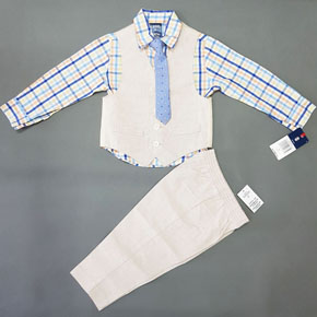 Bộ vest gile 4 món phong cách tây âu hàng xuất xịn. Set bộ Vest bé trai 4 món (áo sơ mi + ghi lê + cava hoac nơ tùy mẫu + quần tây) IZOD  , size 3/6m - 14t. Việt Nam xuất xịn.</Br>
* Hàng date mới 2019 </Br>
* Gía Web: $27.84 = 640.000VND, giá tag 42-65$, Giá shop 320.000 vnd 1 bộ </Br>
* Áo ghi - lê: chất vải mềm mại, mịn tay. Màu sắc rất sang.</Br>
* Áo sơ mi: chất vải kate mềm, mịn, cấu tạo sợi vải thoáng mát, cho bé thoải mái khi mặc.</Br>
       Đường may tinh xảo. Tông màu tươi sáng , phối họa tiết kẻ sọc caro nổi bật, rất Tây.</BR>
* Quần: chất vải sờ vào rất mướt tay. Lưng thun êm mềm, co giãn không gây cấn bụng bé.</Br>
* Bé diện nguyên set cực sang chảnh và manly ạ </BR>  bộ thích hợp cho bé thân hình chuẩn, thon, có chiều cao.
Lưu ý; với size đại dành cho các bé lớn, quần lưng bản dây kéo ( size 8,10,12,14) các size bé quần lưng thun.</Br>
* size 8: ngang lưng 31cm, dài quần 79cm </Br>
* size 10, ngang lưng 33-33,5cm, dài quần 83cm </Br>
* size 12, ngang lưng 35cm, dài quần 95cm </BR>
*  size 2,3,4,5,6,7 quần lưng thun ngang eo từ 24-27cm dài quần 46-68cm