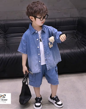 Bộ công tử áo sơ mi jean túi gấu quần jean túi hộp mềm mại sang chảnh cho bé trai đi chơi dự tiệc. size 80-170 , tuong ứng bé 1-6 tuổi, 10-28kg , cao 80-120cm </Br>
set gồm 2 món: 1 áo sơ mi jean túi có gấu và 1 quần jean, không bao gồm áo trong và phụ kiện giày túi...</br>
Chất liệu jean thun cotton mềm mại, co dãn, phong cách dễ thương mà lịch lãm , mẹ có thể mặc thành 2 kiểu :</br>
kiểu 1: áo jean+ quần </br>
kiểu 2: áo trong( tay ngắn hoặc sát nách) _ + áo jean khoác + quần jean ( giống bé mẫu) </br>
bé mặc đi chơi di dự tiệc, sinh nhật ,thôi nôi, lễ tết....</br>
bảng size tham khảo </br>
80: 10-12kg </br>
90: 12-14kg </br>
100: 14-16kg </br>
110: 16-18kg </br>
120: 18-20kg </br>
130: 20-22kg </br>
140: 22-24kg </br>
150: 24-26kg </br>
160: 26-28kg </br>
170: 28-30kg
