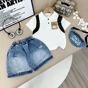 Bộ áo thun cổ bẻ quần jean bò mềm mại kèm túi đeo cho bé trai nhỏ đi chơi. size 80-140 tương ứng bé 1-5 tuổi 10-24kg </Br>
bộ gồm 3 món : áo thun cổ bẻ, quần short jean, túi đeo chéo cho bé </br>
Chất liệu thun cotton 4 chiều mềm mại, quần jean mềm co dãn, kèm túi nhỏ dễ thương </br>
Set cho bé trai măc sinh nhật, thôi nôi, đi chơi, dự tiệc... </br>
bảng size tham khảo </br>
80: 11-13kg </br>
90: 13-15kg </br>
100: 15-17kg </br>
110: 17-19kg </br>
120: 19-21kg </br>
130: 20-22kg </br>
140: 22-25kg
