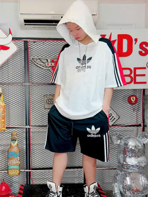 Bộ thun cotton hiphop áo hoddie quần sọc thể thao cá tính cho bé trai lớn tuổi teen 45-65kg. Set hiphop mới tinh cho các hotboy tuổi teen đi hoc di chơi, đi du lịch, cắm trại, đi phượt </br>
size 17-22 tương ứng 45-65kg </br>
Chất thun cotton 4 chiều cao cấp loại 1, mềm mát, mịn tay, co dãn mạnh </Br>
Áo form hoddie có nón rộng, tay ráp lăng chạy 3 viền sọc, quần chạy sọc kiểu dáng cá tính, thể thao cho con trai lớn </br>
Bảng size tham khảo </br>
17: 45-49kg </br>
18: 49-54kg </br>
19: 54-58kg </br>
20: 58-61kg </br>
21: 60-63kg </br>
22: 62-66kg </br>
gia 280-300
