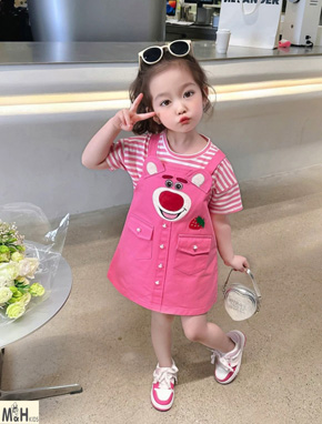 Bộ áo và đầm yếm kaki hồng mềm mát họa tiết gấu dâu xinh xắn cho bé gái. size 1-7 cho bé 11-26kg </br>
Bộ gồm 1 áo cotton sọc 2 chiều, 1 đâm yếm kaki mềm mát, </br>
Màu hồng cánh sen , họa tiết gấu dâu ngọt ngào cho bé gái nhỏ </br>
bé mặc đi chơi, đi dự tiệc, di du lịch... đều xinh </br>
Hàng cty MH Viet nam </br>
Bảng size tham khảo </br>
1: 10-12kg </br>
2: 12-14kg </br>
3: 13-15kg </br>
4: 15-17kg </br>
5: 17-20kg </br>
6: 20-23kg </br>
7: 23-26kg