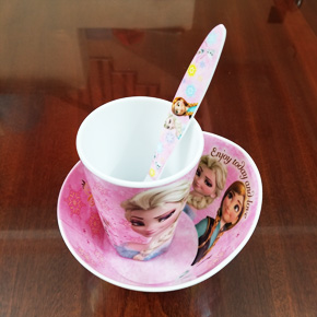 Bộ chén ăn, ly, muỗng hoạt hinh Elsa cho bé gái. Chất liệu nhựa melamin cao cấp, , hình in công chúa sắc xảo, cho bé thích thú với bữa ăn, Hàng TQXK cao cấp, 100% y hình, an toàn cho bé, chén ăn , ly uống nước cỡ lớn cho bé thoải mái đựng cơm, thức ăn, làm bữa ăn thêm sinh động và ngon miệng cho bé gái
