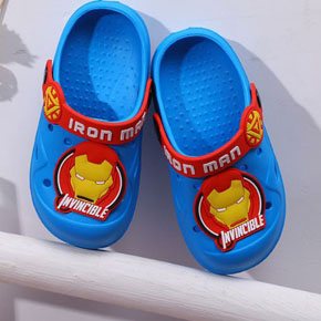 Dép nhựa lỗ siêu nhẹ hoạt hình người sắt ironman cho bé trai. size 150,160,170,180,190 tương ứng size 23-32 cho bé từ 2-8 tuổi </Br>
* Chất liệu nhựa cao cấp mềm mại, nhẹ nhàng nâng niu bàn chân bé </Br>
* Kiểu dáng dép lỗ thoáng mát, quai hậu tiện lợi </BR>
* Hình người sắt iron man siêu ngầu mà các bé yêu thích 
* hàng chính hãng, 100% giống hình chụp </Br>
bảng size tham khảo : </Br>
size 150, dép dài 15,6cm lòng chân 14cm, tuong ung sze 23-24, 2-3 tưởi </Br>
size 160; dép dài 16.5cm , lòng chân 15cm, tương úng size 25-26, bé 3-4 tuổi </Br>
size 170: dép dài 17.5cm lòng chân 16,16.5cm, tương ứng size 27-28, bé 3-5 tuổi </Br>
size 180; dép dài 18.5cm, lòng chân 17-17,5cm, tương ứng size 29-30, bé 5-6 tuổi </Br>
size 190. dép 20cm, lòng chân 18-19cm tương úng size 31-32, bé 7-9 tuổi