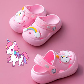 Dép lỗ nhựa dẻo siêu bên màu hồng ngựa pony unicorn ngọt ngào bé gái. size 150,160,170 ,180,190 tương ứng size 24-31 cho bé từ 3-7 tuổi </Br>
* Chất liệu nhựa dẻo mềm mại, nhẹ nhàng nâng niu bàn chân bé </Br>
* Kiểu dáng dép lỗ thoáng mát, quai hậu tiện lợi </BR>
* Hình ngựa pony unicorn màu hồng ngọt ngào mà các bé yêu thích 
* hàng chính hãng, 100% giống hình chụp </Br>
bảng size tham khảo , form nhỏ hơn forn chuấn 1 size, nếu chân bé dày có bề ngang trừ hao 1 size thôi ạ: </Br>
size 150. dép 15cm, lòng chân 14cm tương úng size 25-26, bé 2-3 tuổi
size 160; dép dài 16cm , lòng chân 15cm, tương úng size 27-28, bé 3-4 tuổi </Br>
size 170: dép dài 17.cm lòng chân 16,cm, tương ứng size 29-30, bé 3-5 tuổi </Br>
size 180; dép dài 18.cm, lòng chân 17cm, tương ứng size 31-32 bé 5-7 tuổi </Br>
