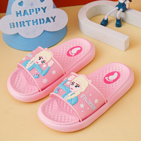 Dép quai ngang hoạt hình công chúa elsa màu hồng ngọt ngào bé gái. size 26-30 cho bé 3-6tuổi </Br>
Chất liệu nhựa đúc mềm, dẻo, có thể bẻ cong , chắc chắn mà vẫn nhẹ nhàng nâng niu bàn chân bé </Br>
Hình in sắc nét họa tiết công chúa elsa màu hồng ngọt ngào, ... mà các bé yêu thích,  </Br>
Dép lê tiện lợi cho bé đi hoc, di biển đi chơi đi dâu cũng duoc ạ </Br>
Bảng size tham khảo </Br>
26: dép 16cm - lòng chân 15cm, </Br>
27: dép 16.5cm - lòng chân 15.5cm, </Br>
28: dép 17cm - lòng chân 16cm, </Br>
29: dép 17.5cm - lòng chân 16.5cm, </Br>
30: dép 18cm - lòng chân 17cm, </Br>
