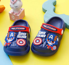 Dép lỗ dép sục hoạt hình siêu nhân đội trưởng mỹ captaim american bé trai. size  24-25. 26-27 và 28-29 cho bé từ 2-6 tuổi </Br>
* Chất liệu nhựa cao cấp mềm mại, nhẹ nhàng nâng niu bàn chân bé </Br>
* Kiểu dáng dép lỗ thoáng mát, quai hậu tiện lợi </BR>
* Hình charm siêu nhân đội trưởng mỹ captain american siêu ngầu mà các bé yêu thích 
* hàng chính hãng, 100% giống hình chụp </Br>
bảng size tham khảo : </Br>
 dép dài 15,cm lòng chân 14cm, tuong ung sze 24-25, 2-3 tưởi </Br>
 dép dài 16.5cm , lòng chân 15cm, tương úng size 26-27, bé 3-4 tuổi </Br>
 dép dài 17.5cm lòng chân 16-,16.5cm, tương ứng size 28-29, bé 4-6 tuổi </Br>

