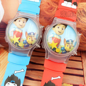 Đồng hồ điện tử chớp đèn paw patrol biệt đội cứu hộ. Đồng hồ điện tử trẻ em paw patrol dê thương, có đèn chớp nhiều màu rất thích thú, giúp bé tập xem giờ và luyện tập cách tuân thủ thời gian, một đức tính giúp bé ý thức quý giá thời gian ngày ngày từ sớm. </Br>
Free size cho bé 3-10 tuổi, hàng TQXK , có đèn và nắp bảo vệ, dành cho bé </Br>
Có gì đặc biệt trong mẫu đồng hồ này ? </Br>
* Mặt tròn, dường kính mặt 28cm,  bề ngang dây 16cm, đục lỗ sẵn </Br>
* Có nắp bảo vệ, có đèn chớp sáng </Br>
* Kiểu đồng hồ diện tử chạy số, bé nhỏ cũng có thể xem ạ
* họa tiết hoạt hình mà các bé yêu thích như spiderman, elsa, mc queen, paw patrol, peppa, pony... </Br>
* Món quà nhỏ đáng yêu cho các bé dịp sinh nhật, lễ hội, làm phần thưởng cho bé </Br>
* Chống nước: chịu nước nhẹ khi rửa tay </Br>
* Bảo hành : không </BR>
* sản xuất tại TQ ạ, mẫu này shop không bảo hành, nhưng sẽ kiểm tra kỹ truoc khi giao
