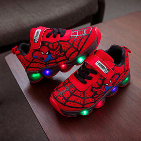 Giày thể thao người nhện spiderman chớp đèn siêu nhẹ và êm chân. size 28-36 tương ứng bé 2-10 tuổi </Br>
* Chất liệu simili, siêu nhẹ, lót êm, bảo vệ bàn chân bé </Br>
* Họa tiết spiderman siêu ngầu, chớp đèn cho bé trai </Br>
hàng QC loại 1,100% như hình </Br>
bảng size tham khảo, form giày vừa, các thông số đo theo chiều dài giày, lòng chân bé ( từ gót chân đén ngón cái chân  </Br>
size 28 giày 19cm, lòng chân 17cm </Br>
size 29 giày 19.5cm, lòng chân 17.5cm </Br>
size 30 giày 20cm, lòng chân 18cm </Br>
size 31 giày 20.5cm, lòng chân 18.5cm </Br>
size 32 giày 21cm, lòng chân 19cm </Br>
size 33 giày 21,5cm lòng chân 19,5cm </Br>
size 34 giày 22 cm, lòng chân 20m </Br>
size 35 giày 23cm lòng chan 21cm </Br>
size 36 giày 23.5cm, lòng chân 21.5cm </Br>
giá 230-260k tùy size </Br>
link youtube mô tả sp 
https://youtu.be/RNTKJVsYszU

