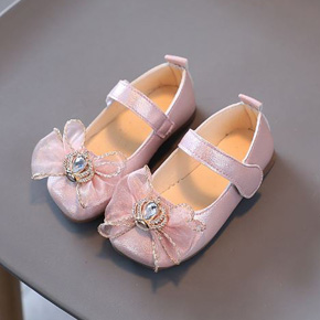 Giày búp bê da mềm hồng ánh bạc phối nơ vương miện bé gái. size 21-30, tương ứng bé 1-6t </Br>
* Chất liệu simili da PU mềm mại, màu hồng ánh kim lạ mắt, ngọt ngào </Br>
* From giày búp bê miệng rộng, phối nơ vương miện xinh xắm cho bé gái </Br>
* hàng QC , 100% như  hình, form giày chuẩn </Br>
bảng size tham khảo </Br>
21: giày 14cm, lòng chân 12,5cm </Br>
22: giày 14.5cm lòng chân 13cm </Br>
23: giày 15cm, lòng chân 13,5cm </Br>
24: giày 15,5cm lòng chân 14cm </Br>
25: giày 16cm, lòng chân 14,5cm </Br>
26: giay 16,5cm lòng chân 15cm </Br>
27: giày 17cm, lòng chan 15,5cm </Br>
28: giày 18cm lòng chân 16-16,5cm </Br>
29: giày 18cm, lòng chân 16,6-17cm </Br>
30: giày 18,5cm, lòng chân 17,5cm </Br>
giá 170-185k tùy size
