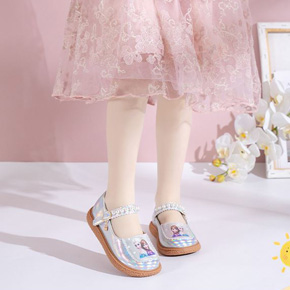 Giày búp bê công chúa elsa ánh bạc lấp lánh cầu vồng cho bé gái. size 23-28, tuong ứng bé 2-5t
chất liệu simili mềm  ánh bạc nhũ lấp lánh cầu vồng chìm    đế nhựa chắc chắn, nhẹ nhàng mà vững chải, , nhẹ nhàng nâng niu bàn chân bé, cho con thoải mái đến trường, đi học đi chơi, dều dẹp, công chúa elsa  xinh lấp lánh tạo điểm nhấn </Br>
bảng size tham khảo, form giày  chuẩn </Br>
23: giay 15cm, lòng chan 14cm </Br>
24: giày dài 15.5cm, lòng chân 14,5cm </Br>
25: giày dài 16cm, lòng chân 15cm </Br>
26: giày dài 16,5cm, lòng chân 15cm </Br>
27: giày dài 17cm, lòng chân 16cm </Br>
28 giày 17,5 lòng chan 16,5
gia 210k