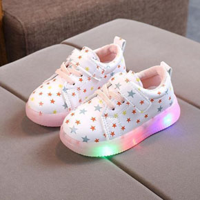 Giày thể thao họa tiết ngôi sao hy vọng chớp đèn cho bé gái nhỏ. size 21-25 cho bé 1-3t </br>
Chất liêu da simili mờ cao cấp, linh hoạt, bên trong lót mềm mại, êm chân cho bé , </Br>
Họa tiết ngôi sao nhiều màu dễ thương, thông hơi, thời trang, mềm mai và dễ chịu cho bé gái nhỏ, du lịch, dã ngoại , diện tết sinh nhật, thôi nôi </br>
bảng size tham khảo, tham khảo cach đo lòng chân cho bé </br> 
21: lòng chân 12-12,5cm </br>
22: lòng chân 12.5-13cm </br>
23: lòng chân 13-13,5cm </br>
24: lòng chân 13,5-14cm </br>
25: lòng chân 14-14,5cm