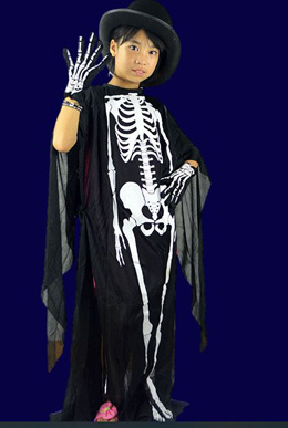 Bộ áo choàng ma xương, bao tay nón cao bồi cho lễ hội haloween. Bộ áo choàng ma xương, bao tay nón cao bồi cho lễ hội haloween </Br>
có 2 size cho be từ 3-6 tuổi , cao 1.1-1.3m và 6-12 tuổi, cao 1,35-1.6m </Br>
set gồm những món sau: </br>
bộ mặt nạ ma xương): bộ gồm 1 áo choàng trùm in hình ma xương, 1 đôi bao tay, 1 nón cao bồi, cho lễ hội haloween. 1 mặt na ma xương,  </Br>
Mã sản phẩm	HALO-012 </Br>
áo choàng lẻ giá 100k
Giá	150.000