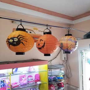 Lồng đèn tròn chạy pin cho lễ hội halowween. size 30cm, lồng dèn giấy có đèn led pin cho lễ hội halowwen, màu cam nhiều họa tiết như hình chụp ( không kèm pin)