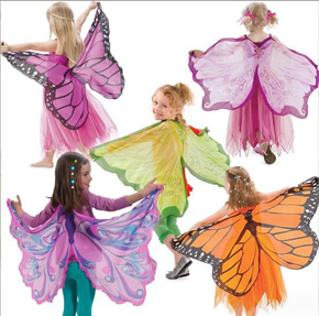 Bộ hóa trang haloween cánh bướm nàng tiên bướm cô tiên cho bé gái. Freesize cho bé từ 2-10 tuổi, cao 90-140cm, 12-35kg </Br>, set gồm 3 món </Br>
*** 1 mặt nạ bướm vải không dệt </Br>
*** 1 mặt nạ đen giấy </Br>
** 1 cánh bướm vải voan mềm mại, cho bé tha hồ tung cánh </Br>
** có 3 màu xanh , hồng, vàng ( đánh dấu a,b,c trên hình chụp)
Thích hợp hóa trang, lễ hội, haloween, đóng kịch, ...