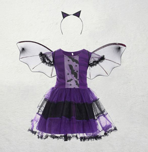 Bộ hóa trang haloween người dơi phù thủy cánh dơi tím cho bé gái. bộ gồm 3 món : 1 đầm thun , 1 cánh dơi, 1 cài đầu cho bé gái hóa trang haloween thành  người dơi phù thủy cánh dơi tím </Br>
Độc lạ huyền bí trong bộ trang phục cosplay người dơi </Br>
bảng size tham khảo </Br>
110: 12-15kg </BR>
120: 15-18kg </Br>
130: 18-22kg </Br>
140: 23-26kg
