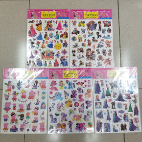 Hình xăm hoạt hình elsa pony peppa paw patrol công chúa. kích cỡ 28cm*19cm, hinh xăm hình hoạt hình  paw chó cứu hộ, pony, elsa, công chúa mà các bé yêu thích. </BR>
Cách sử dụng: </Br>
 1) Cắt  rời hình muốn dán tương ứng;</Br>
 2) Bóc lớp màng trong suốt trên bề mặt và dán hoa văn lên da; </Br>
 3) Thoa nước vào mặt sau của nhãn dán và gỡ bỏ sau khoảng 20 giây </Br>
Phương pháp loại bỏ: Thông thường nên sử dụng cồn và nước tẩy trang. Bạn cũng có thể sử dụng dầu gió để loại bỏ hình. Thoa dầu lên mẫu. Sau một thời gian, hãy lau sạch bằng khăn giấy