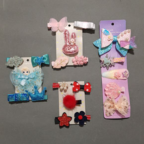Combo 5 kẹp tóc elsa tiên cá mickey thỏ hồng lấp lánh kim sa món quà dể thương bé gái. Bộ gồm 5 kẹp theo màu và chủ đề như hình chụp, món quà dễ thương làm đẹp cho con gái </Br>
là con gái phải xinh nhé các mẹ, em về 4 mẫu kẹp handmade siêu xinh cho con gái 2-10 tuổi </Br>
* màu xanh chủ dề công chúa elsa </Br>
* màu hồng thỏ bướm hoa xinh xắn đáng yêu  </Br>
* màu đỏ chấm bi, mèo bông cute </Br>
* Set kẹp lớn chủ dề nàng tiên cá ariel </Br>
Gia chi 50-60k set 5 cái, 