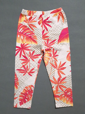 Quan legging dài bé gái in hoa lá dễ thương. size 1-10t, bé 8-25kg, chất thun cotton 100%, co dãn 4 chiều, form quần dài, hình in hoa lá  xinh xắn cho bé gái, bé mặc kết hợp áo rất xinh Việt Nam </Br>
size 1-5t, bé 8-15kg, giá 45k </Br>
size 6-8tt, bé 16-20kg giá 50k </Br>
size 9,10 bé 21-25kg. giá 55k
