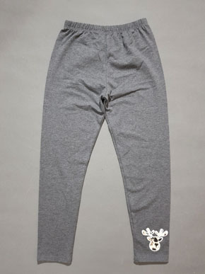 Quần legging dài bé gái thêu tuần lộc size đại. size 11-16t, bé 26-42kg, vải thun cotton 4 chiều loang mềm mại, co dãn tốt, hình ngôi sao lấp lánh,  thời trang và cá tính cho con gái lớn, form quan dài, Việt Nam </BR>
size 11.12.13 bé 26-32kg, giá 75k </Br>
size 14,15,16 bé 33-38kg. giá 80k
