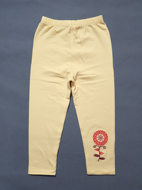 Quần legging dài bé gái thêu hoa mùa hè. size 1-10t, bé 8-25kg, chất thun cotton 100%, co dãn 4 chiều, form quần dài, hình in hoa lá  xinh xắn cho bé gái, bé mặc kết hợp áo rất xinh Việt Nam </Br>
size 1-5t, bé 8-15kg, giá 45k </Br>
size 6-8tt, bé 16-20kg giá 50k </Br>
size 9,10 bé 21-25kg. giá 55k
