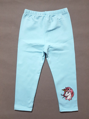 Quần legging dài bé gái dày ấm thêu pony unicorn bé gái. size 1-10t, bé 8-25kg, chất thun cotton 100%, co dãn 4 chiều, form quần dài, hình thêu ponycho bé gái, bé mặc kết hợp áo rất xinh, mẫu này vải dày ấm, sản xuất tại Việt Nam
size 1-5t, bé 8-15kg, giá 45k
size 6-8tt, bé 16-20kg giá 50k
size 9,10 bé 21-25kg. giá 55k