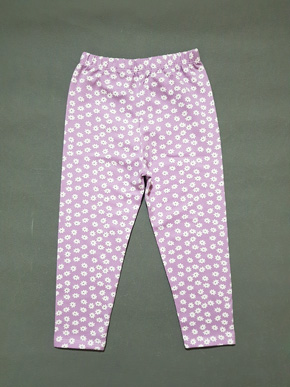 Quần legging dài bé gái màu tím hoa nhí mát mẻ và ngọt ngào. size 1-16t, bé 8-42kg,  vải thun cotton 4 chiều mềm mại, co dãn tốt, họa tiết in hoa nhídễ thương, màu tím ngọt ngào, form quần dài bé mặc kết hợp áo rất dễ thương, Việt Nam </Br>
size 1-2t, bé 8-11kg gia 35k </Br>
size 3,4,5 bé 12-15kg, giá 45k </BR>
size 6-8t, bé 16-20kg giá 50k </Br>
size 9,10 bé 21-25kg, giá 55k </Br>
size 11,12, bé 26-33kg giá 70k </Br>
soze 13,14, bé 30-36kg giá 75k </Br>
size 15,16 bé 36-42kg giá 80k
