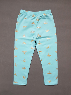 Quần legging dài bé gái màu xanh cây dừa mát mẻ và ngọt ngào. size 1-16t, bé 8-42kg,  vải thun cotton 4 chiều mềm mại, co dãn tốt, họa tiết in cây dừa dễ thương, màu xanh ngọc ngọt ngào, form quần dài bé mặc kết hợp áo rất dễ thương, Việt Nam </Br>
size 1-2t, bé 8-11kg gia 35k </Br>
size 3,4,5 bé 12-15kg, giá 45k </BR>
size 6-8t, bé 16-20kg giá 50k </Br>
size 9,10 bé 21-25kg, giá 55k </Br>
size 11,12, bé 26-33kg giá 70k </Br>
soze 13,14, bé 30-36kg giá 75k </Br>
size 15,16 bé 36-42kg giá 80k
