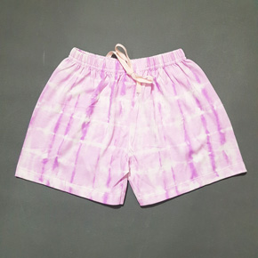 Quần short cotton bé gái in màu loang  mát mẻ mùa hè. size 11-18t, tuong ứng bé 23-48kg </Br>
* Chất thun cotton mềm mại, co dãn tốt, hàng vải lên từ chất liệu hàng xuất </Br>
* Lưng thun mềm mại,  form rộng thoải mái, cho bé gái mặc nhà, đi biển, đi chơi,,, </Br>
* hoạt tiết pony, cầu vồng, hoa... dễ thương, màu sắc tươi sáng </Br>
Bảng size tham khảo : </Br>
11: 23-26kg</Br>
12: 25-28kg </Br>
13: 28-31kg </Br>
14: 31-34kg </Br>
15: 33-36kg </Br>
16: 36-40kg </Br>
17: 41-45kg </Br>
18: 45-48kg </Br>
Giá từ 55-60k