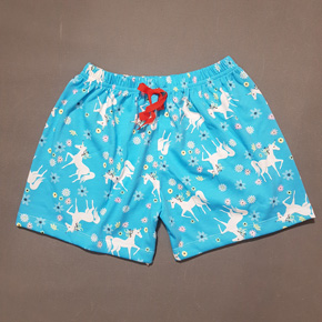 Quần short cotton bé gái in pony cầu vồng mát mẻ mùa hè. size 11-18t, tuong ứng bé 23-48kg </Br>
* Chất thun cotton mềm mại, co dãn tốt, hàng vải lên từ chất liệu hàng xuất </Br>
* Lưng thun mềm mại,  form rộng thoải mái, cho bé gái mặc nhà, đi biển, đi chơi,,, </Br>
* hoạt tiết pony, cầu vồng, hoa... dễ thương, màu sắc tươi sáng </Br>
Bảng size tham khảo : </Br>
11: 23-26kg</Br>
12: 25-28kg </Br>
13: 28-31kg </Br>
14: 31-34kg </Br>
15: 33-36kg </Br>
16: 36-40kg </Br>
17: 41-45kg </Br>
18: 45-48kg </Br>
Giá từ 55-60k