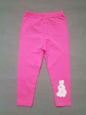 Quần legging dài bé gái thêu thỏ xinh xắn và ấm áp. size 1-10t, bé 8-25kg, chất thun cotton 100%, co dãn 4 chiều, form quần dài, hình thêu thỏ xinh dễ thương  và ấm áp cho bé gái, bé mặc kết hợp áo rất xinh Việt Nam </Br>
size 1-3t, bé 8-13kg, giá 45k </Br>
size 4-6t, bé 14-18kg giá 50k </Br>
size 7.8-9,10 bé 19-25kg. giá 55k </Br>
size 10: 23-26kg, gia 60k
