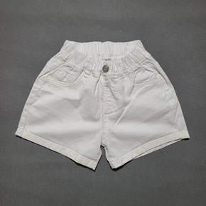 quần kaki trắng lật lai đơn giản cho bé gái đi chơi di múa. size 25-30y. tương ứng bé 21-37kg, vải jean mộc co giãn, mềm mại, lật lai nhẹ nhàng  cho bé gái đi chơi đi múa </Br>
Bang size tham khảo </Br>
25: 21-24kg </Br>
26: 24-27kg </Br>
27: 27-30kg </Br>
28: 30-33kg </Br>
29: 32-34kg </Br>
30: 34-36kg
