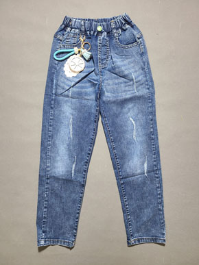 quần jean dài co dãn bé gái kèm phụ kiện bé 25-48kg. size 11-16 tuong ứng bé 25-48kg, vải jean cotton co dãn, mềm vừa, lưng thun dễ chịu, bên ngoài dẹp hơn hình, kèm phụ kiện, quần thích hợp cho bé gái lớn kết hợp áo thun sơ mi... </Br>
Bảng size tham khảo </BR>
11: 25-28kg, cao 1,2-1,3m </Br>
12: 28-32kg, cao 1.3-1.35m </Br>
13: 32-35kg, cao 1.35-1.4m </Br>
14: 36-39kg cao, 14-1,45m </Br>
15: 39-43kg cao 1,4-1,5m </Br>
16: 43-50kg cao 1.45-1,55m 

