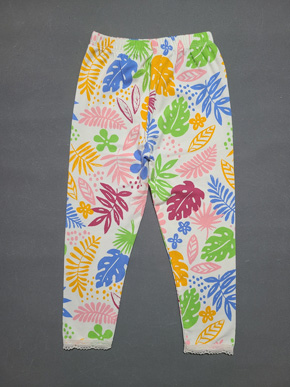 Quần legging dài chống muổi giữ ấm cho bé gái in họa tiết dễ thương. size 1-10t, bé 8-25kg, chất thun cotton 100%, co dãn 4 chiều, form quần dài, hình in họa tiết  chữ và bi xinh dễ thương  và ấm áp cho bé gái, bé mặc kết hợp áo rất xinh Việt Nam </Br>
size 1-3t, bé 8-13kg, giá 45k </Br>
size 4-6t, bé 14-18kg giá 50k </Br>
size 7.8-9,10 bé 19-25kg. giá 55k </Br>
size 10: 23-26kg, gia 60k
