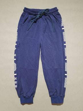 Quần thun dài ống bo sường chạy chữ kiểu dáng thể thao bé trao 25-50kg. size 9-15 tương ứng bé trai 25-50kg </Br>
Chất liệu thun cotton da cá vừa phải, thấm mồ hôi, co dãn 4 chiều </Br>
* Kiểu dáng thể thao, dây rúi thật, ống bo, cho con trai năng động và cá tính </Br>
bảng size tham khảo: </Br>
9; 25-28kg </Br>
10: 28-31kg </Br>
11: 31-34kg </Br>
12: 33-36kg </Br>
13: 36-39kg </Br>
14: 40-45kg </Br>
15: 45-50kg </Br>
gia 110-120k