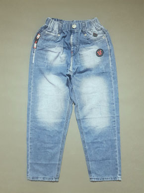 Quần jean dài cotton co dãn màu wast nhạt cho bé trai 25-45kg. size 11-18, tuong ứng bé trai 25-46kg </Br>
vải jean cotton mềm mại, thoáng mát, co dãn, lưng thun thoải mái </Br>
* màu jean bạc vừa phải ( đậm hơn hình xíu ạ) đính logo ngầu cho con trai , ống xuông </Br>
bảng size tham khảo </Br>
11: 24-27kg </Br>
12: 27-30kg </Br>
13: 30-32kg </Br>
14: 32-34kg </Br>
15: 34-37kg </Br>
16: 37-40kg </Br>
17: 40-43kg </Br>
18: 44-48kg </Br>
gia 200-220k

